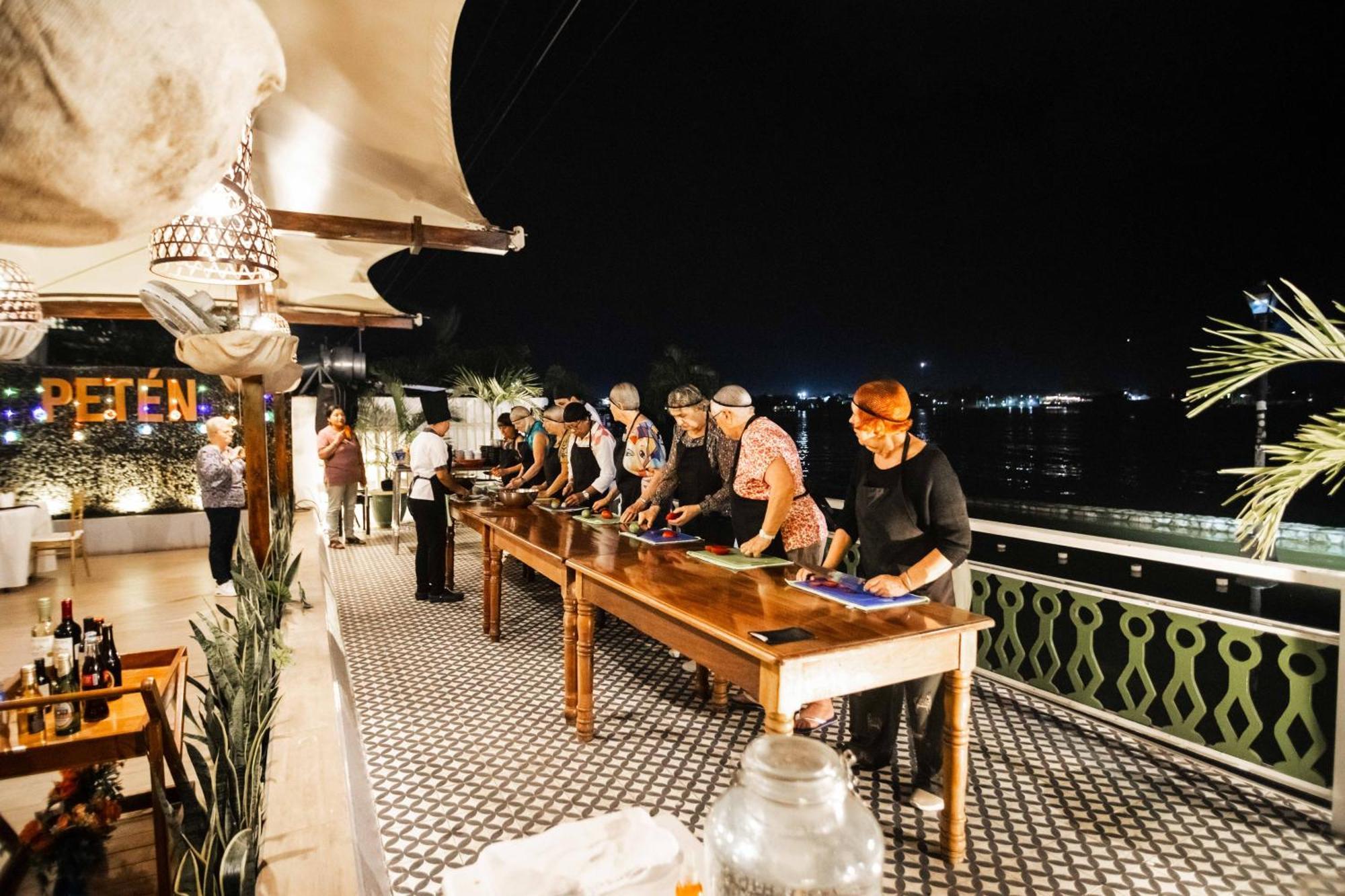 Hotel Peten ฟลอเรส ภายนอก รูปภาพ